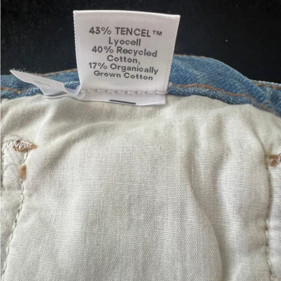 Reformation Cynthia High Rise Straight Jeans in Shasta Destroyed - Picture 12 of 12